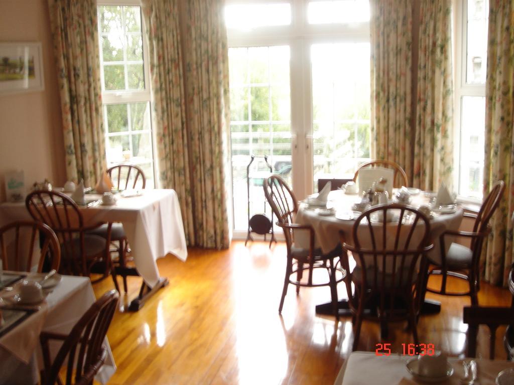 Bed and Breakfast Abbey House Томастаун Екстер'єр фото